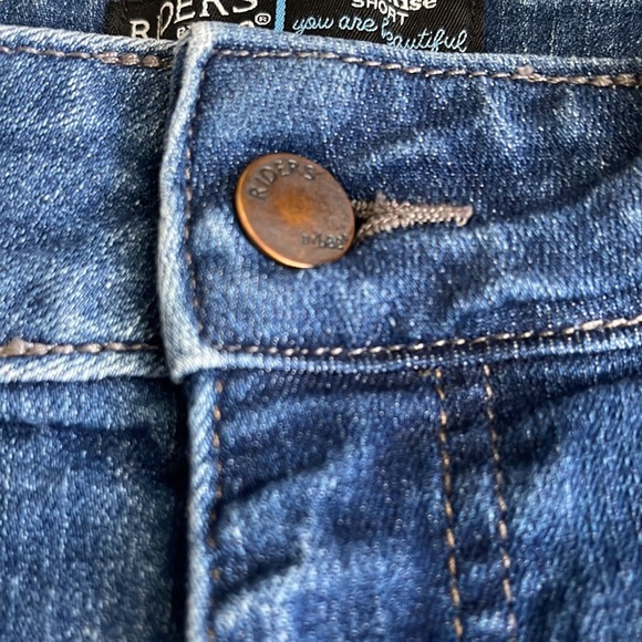 LEE - Picture 5 of 7